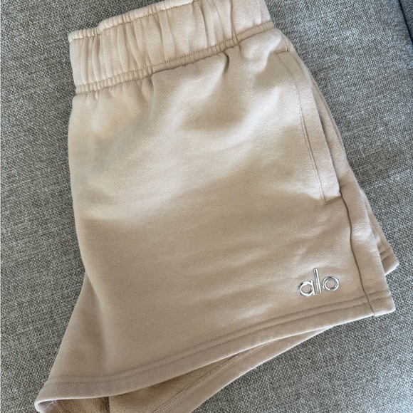 Alo Accolade Short - Macadamia - Picture 5 of 7